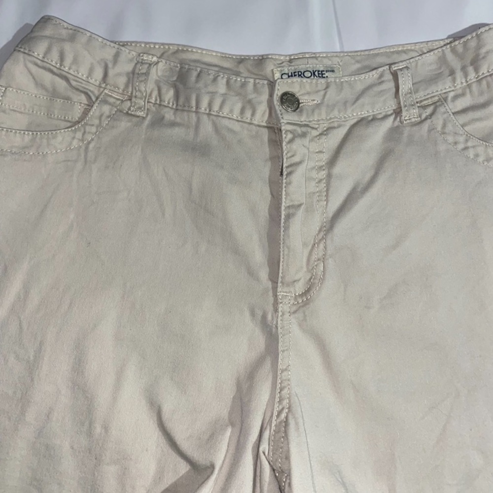 Cherokee Khaki Shorts - Picture 5 of 8
